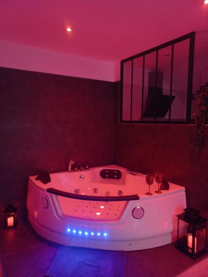 Game Room 6 Personnes Maximum エペルネー エクステリア 写真