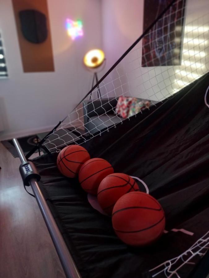 Game Room 6 Personnes Maximum エペルネー エクステリア 写真