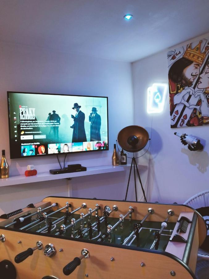 Game Room エペルネー エクステリア 写真